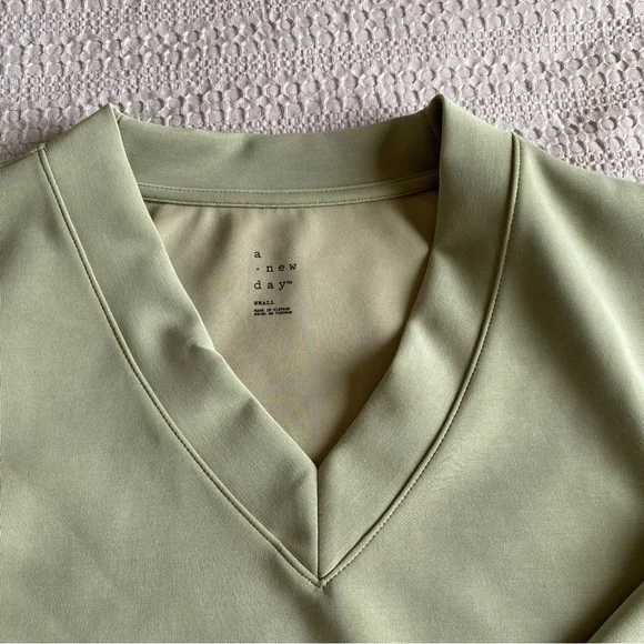 NWOT A New Day Sandwash Sweatshirt V Neck Pull Over Light Green Small Athleisure - Picture 7 of 11